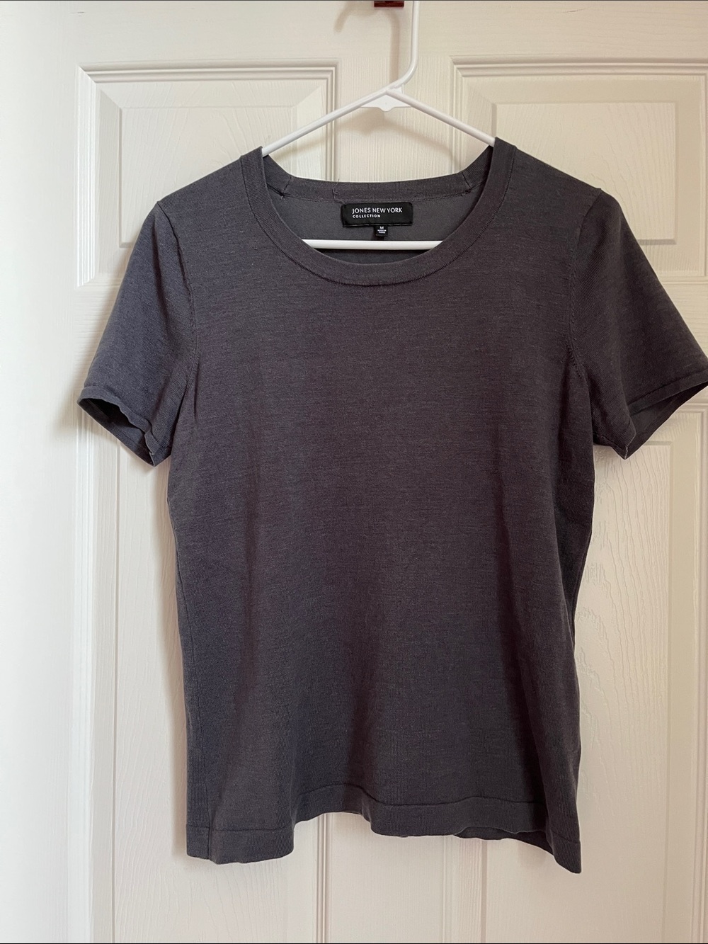 Vintage Women's Jones New York Dark Gray Short Sleeve Crewneck Tee - Medium